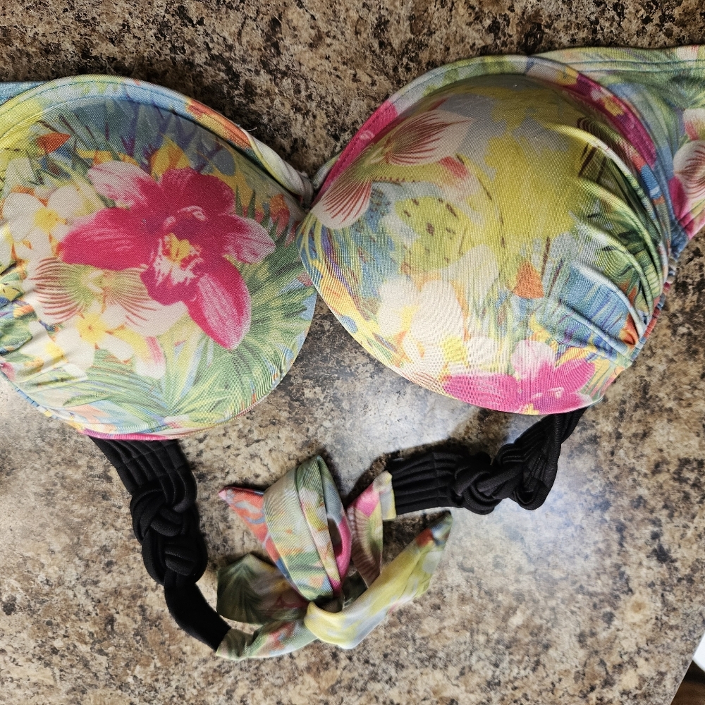 Beautiful vintage push up bikini top